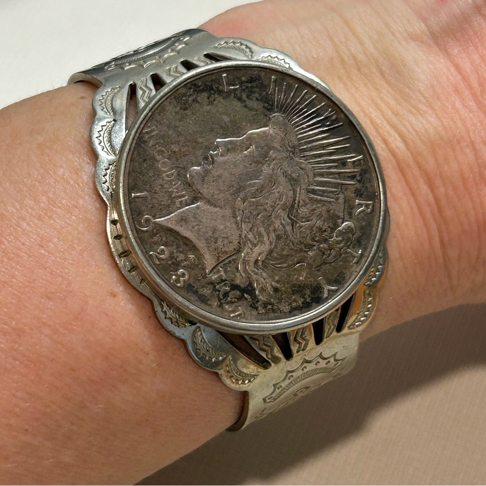 Vtg Antique Fred Harvey Era Navajo-Silver Cuff bracelet, 1923 US Peace Dollar - Picture 9 of 15